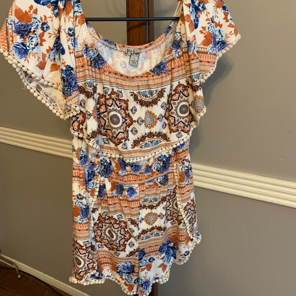2 ladies size small short rompers - Picture 5 of 6
